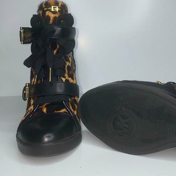 Leopard print calf hair wedge sneaker. - Picture 5 of 5